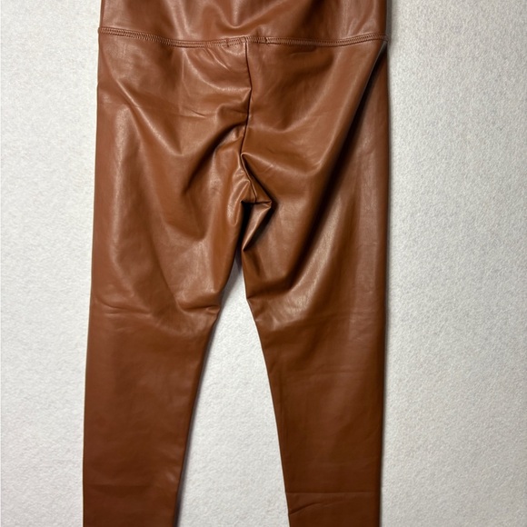 Bagatelle Collection Faux Leather Leggings Size Large - Picture 3 of 3